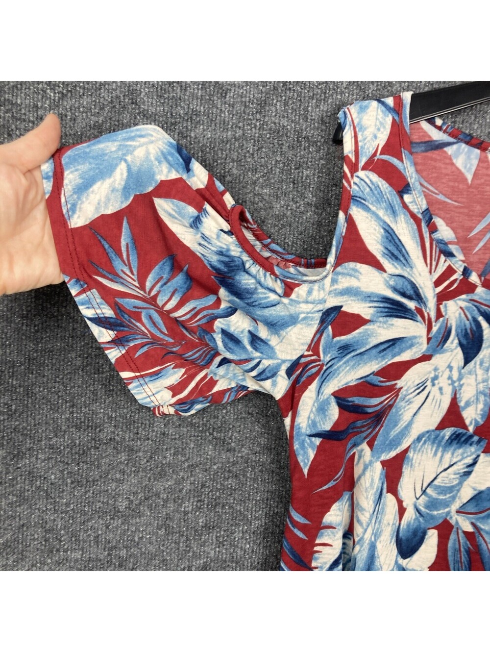 Honeyme Womens Small Maroon Blue Floral Patten Cold Shoulder S/S Tunic Dress EUC - Picture 3 of 4